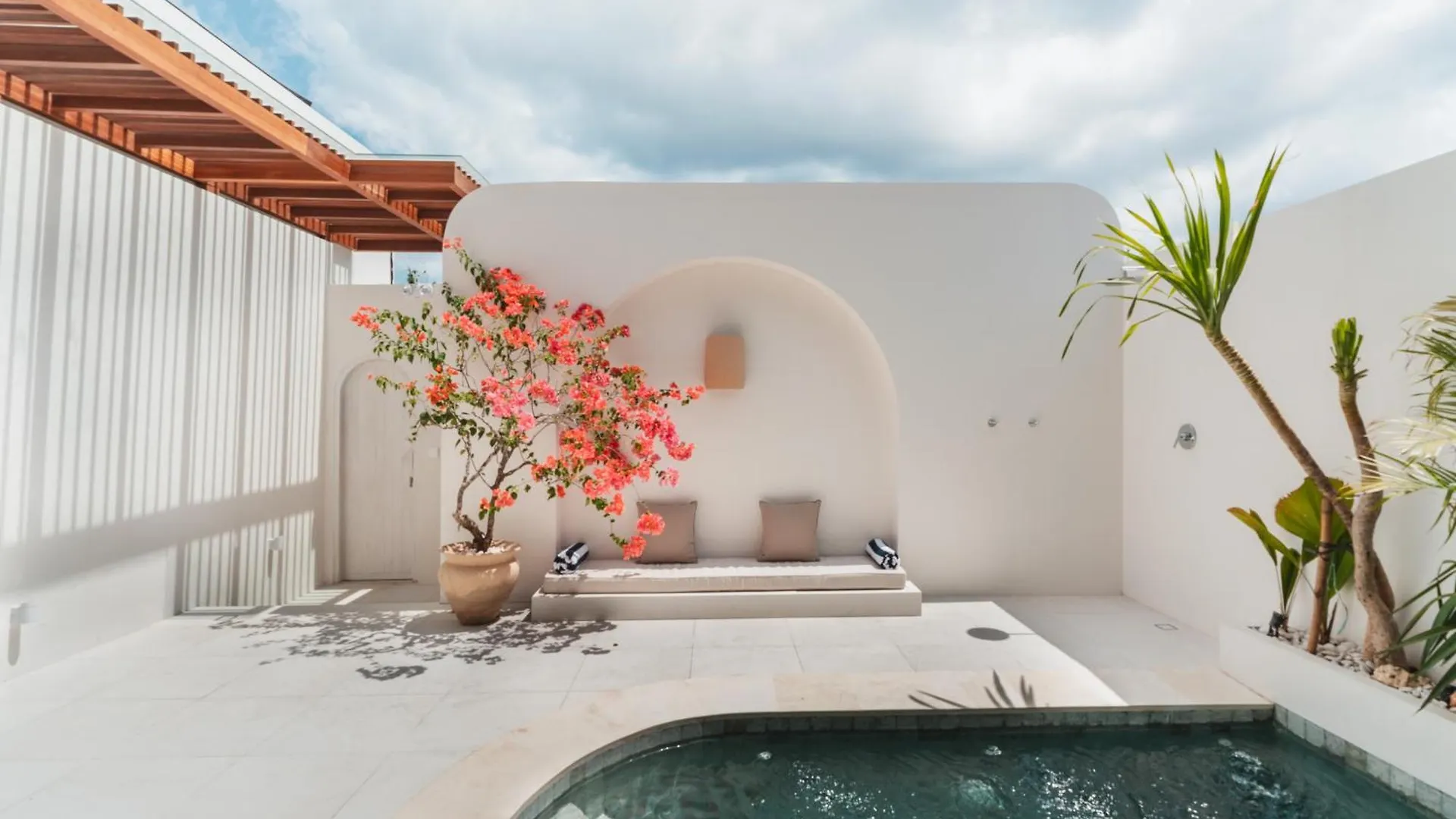 Villa Sari 1 By Alfred In Bali Uluwatu 0*,